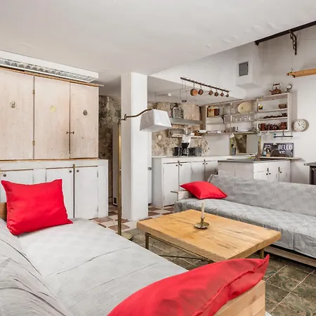 House Cave Romana *