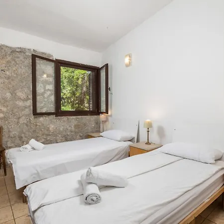 House Cave Romana Pola