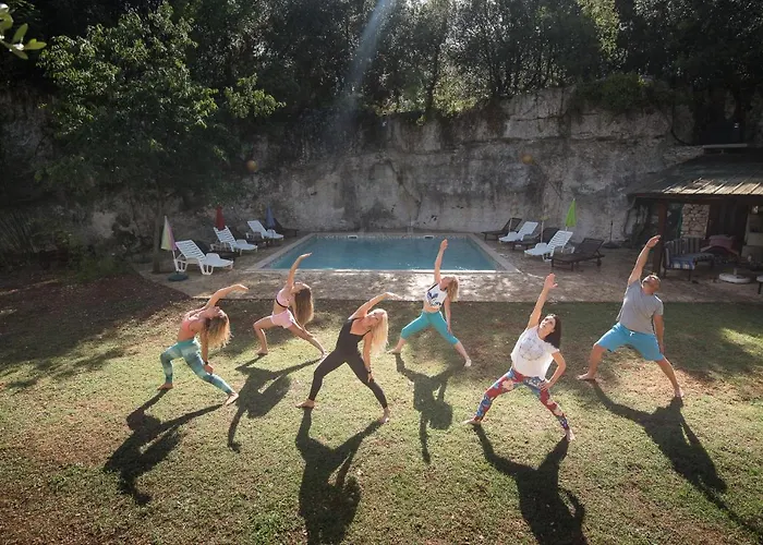 בית נופש House Cave Romana *