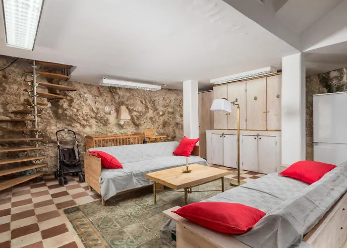 House Cave Romana בית נופש