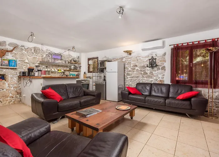 House Cave Romana בית נופש *