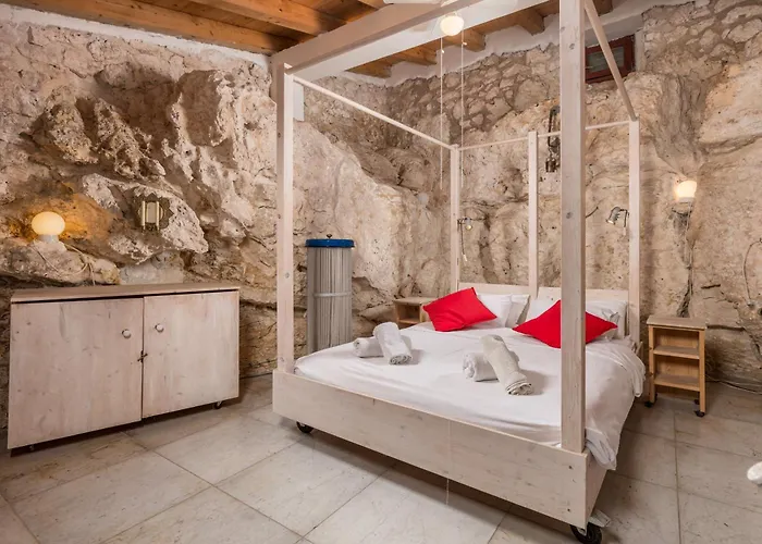 בית נופש House Cave Romana פולה