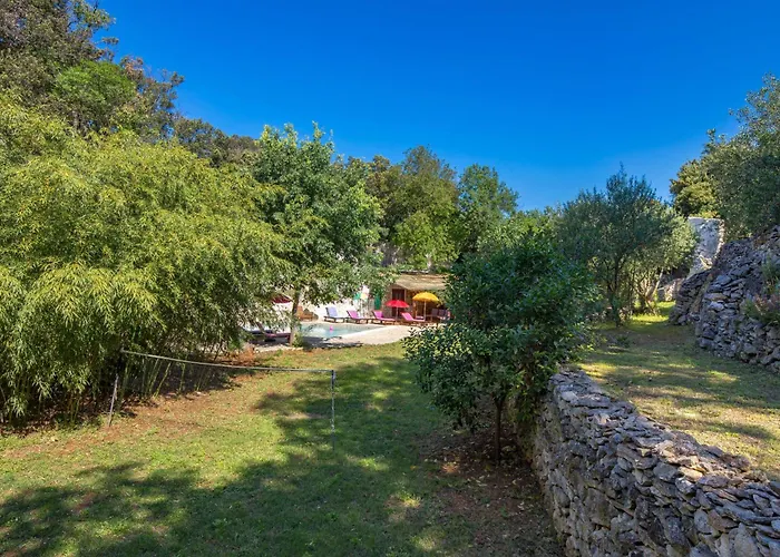 House Cave Romana פולה