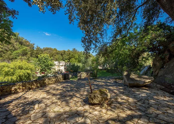 House Cave Romana בית נופש