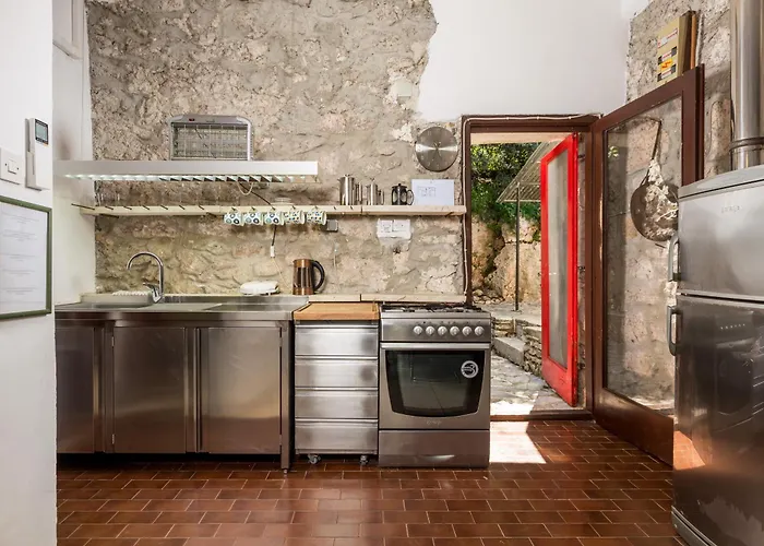 House Cave Romana בית נופש *