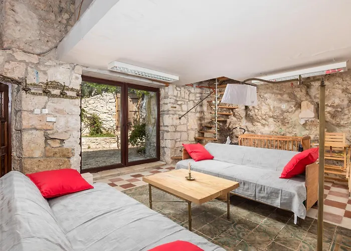 House Cave Romana בית נופש פולה