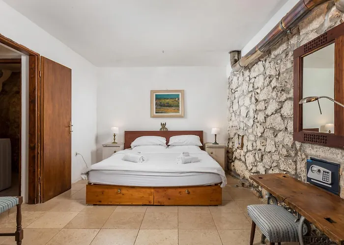 בית נופש House Cave Romana פולה