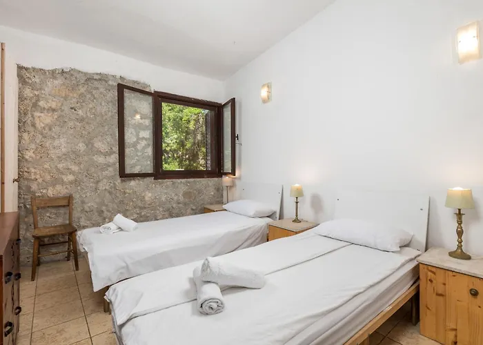 House Cave Romana Pola
