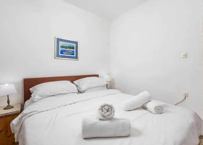 House Cave Romana בית נופש *