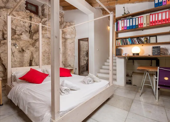 House Cave Romana בית נופש פולה