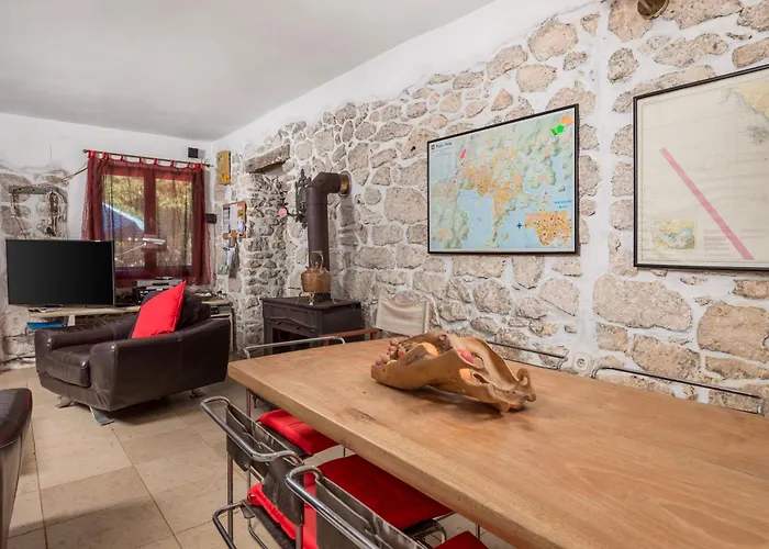 House Cave Romana פולה