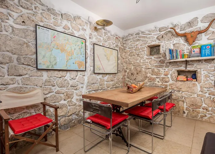 House Cave Romana * Pola