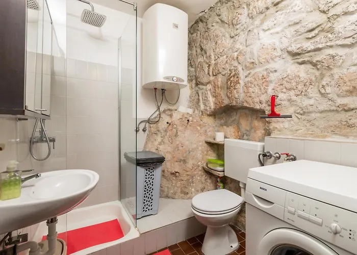 House Cave Romana בית נופש