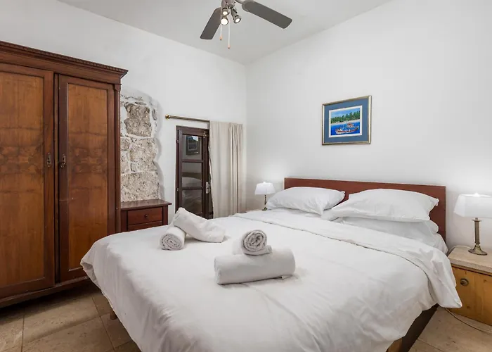 בית נופש House Cave Romana פולה