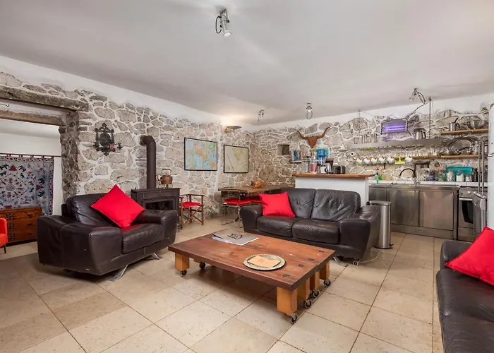 House Cave Romana *