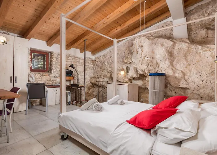 House Cave Romana Pola