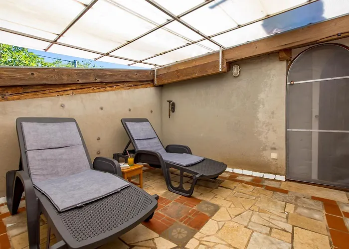 House Cave Romana * פולה