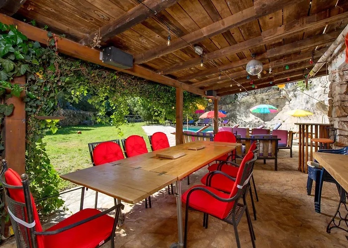 House Cave Romana בית נופש *