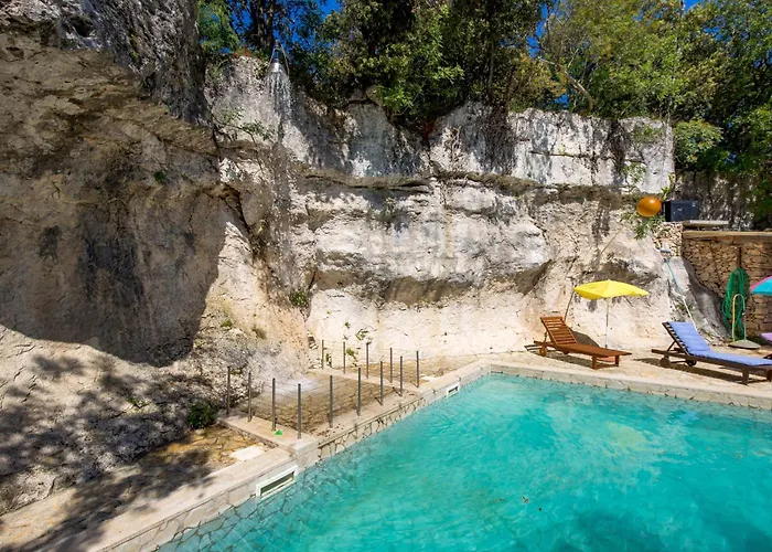 בית נופש House Cave Romana פולה