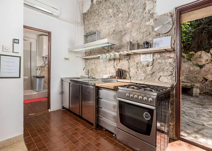 House Cave Romana Pola