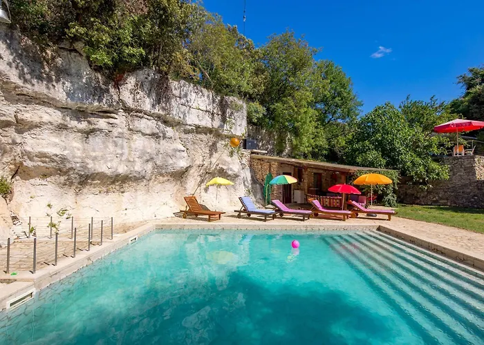 House Cave Romana * פולה