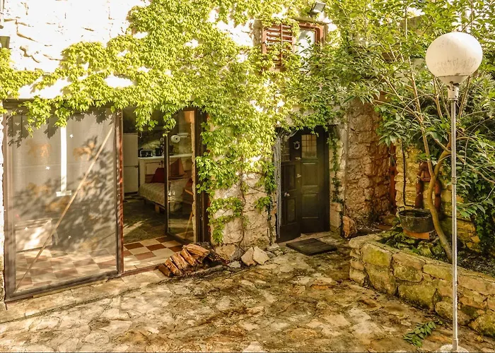 House Cave Romana בית נופש *