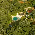 בית נופש House Cave Romana