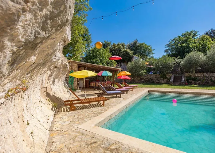 House Cave Romana