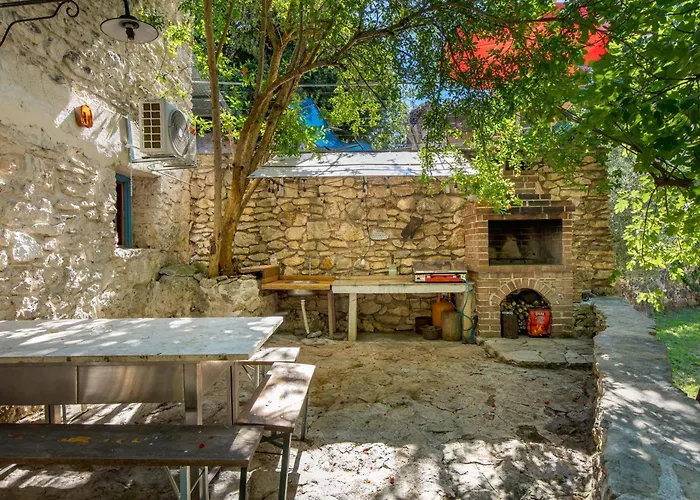 House Cave Romana